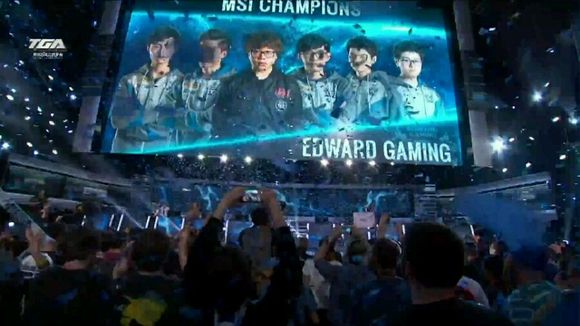 LPL导播出现重大失误！TES阵容“复制粘贴”EDG，难怪宁王会开喷