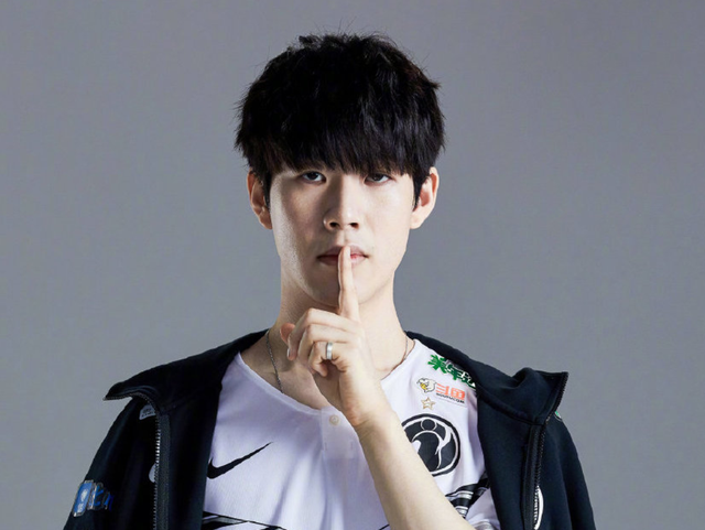 LOL-S13：T1勇夺S13全球总决赛冠军，上路Zeus拿下总决赛FMVP